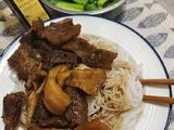 牛腩捞米粉