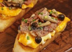 黑松露滑蛋菌菇培根三明治