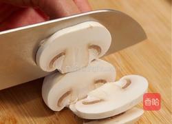 奶油蘑菇炖猪排的做法图解2