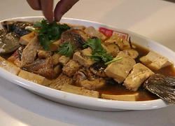 垮炖鲜鱼豆腐
