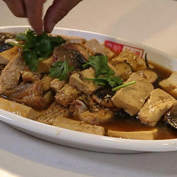 垮炖鲜鱼豆腐的做法[图]
